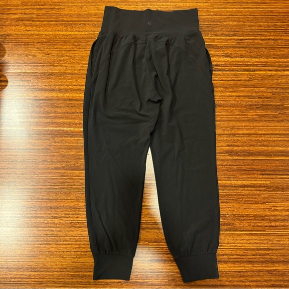 Athleta black Salutation joggers in Powervita size medium EUC - Picture 4 of 4